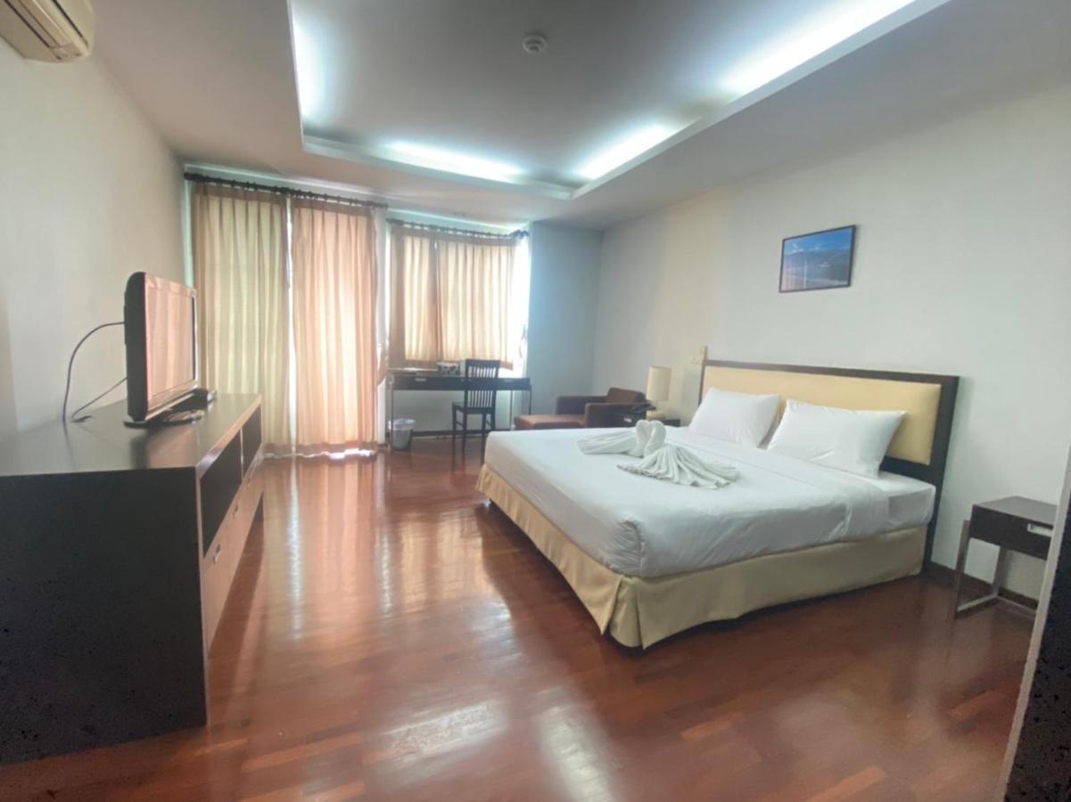 The Park 304 Executive Serviced Apartment Si Maha Phot Екстериор снимка