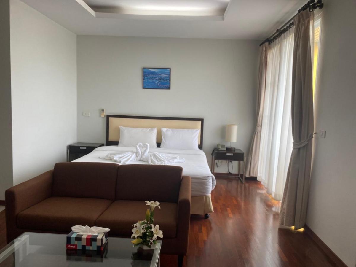 The Park 304 Executive Serviced Apartment Si Maha Phot Екстериор снимка