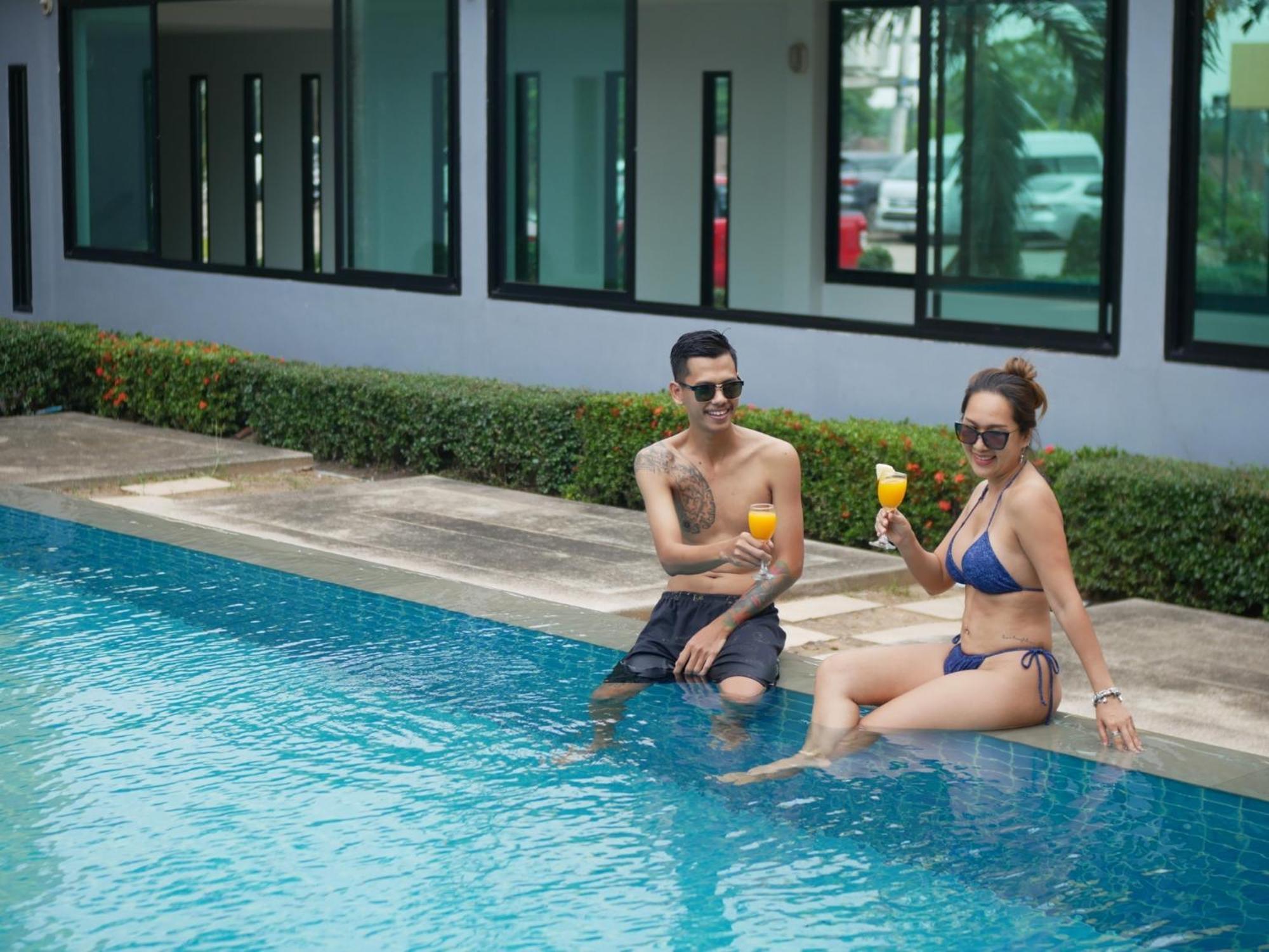 The Park 304 Executive Serviced Apartment Si Maha Phot Екстериор снимка