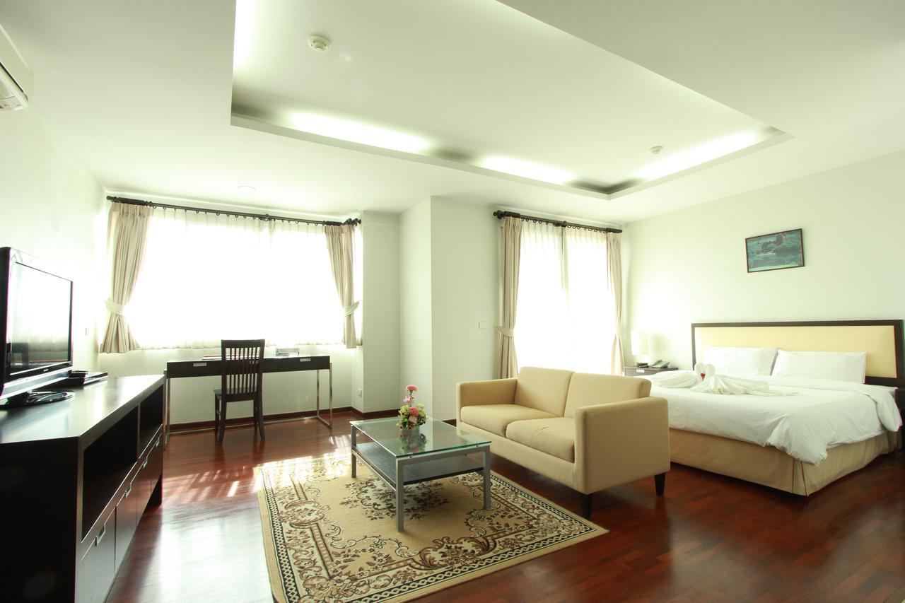 The Park 304 Executive Serviced Apartment Si Maha Phot Екстериор снимка