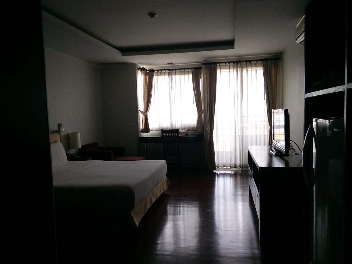 The Park 304 Executive Serviced Apartment Si Maha Phot Екстериор снимка
