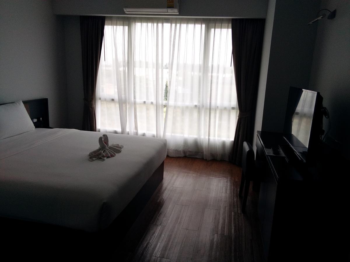 The Park 304 Executive Serviced Apartment Si Maha Phot Екстериор снимка