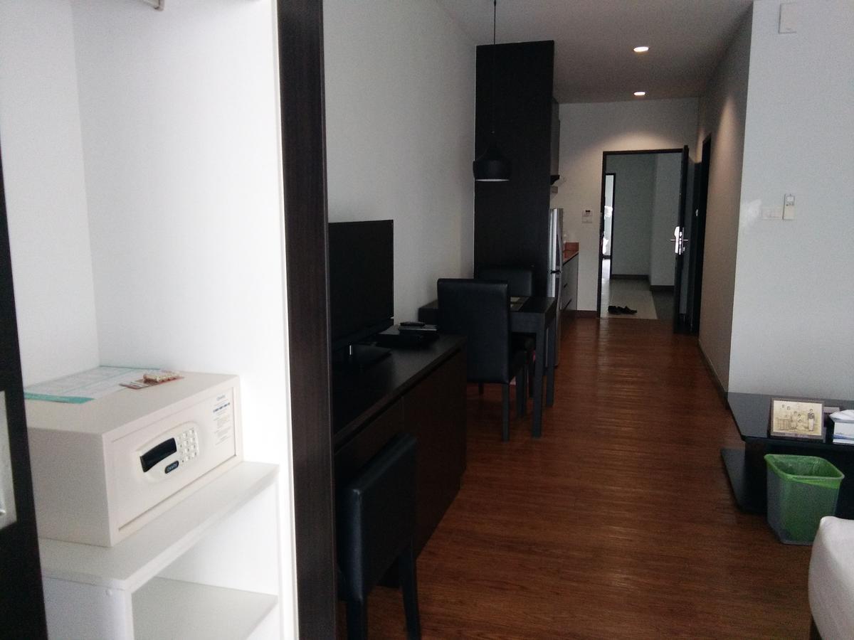 The Park 304 Executive Serviced Apartment Si Maha Phot Екстериор снимка