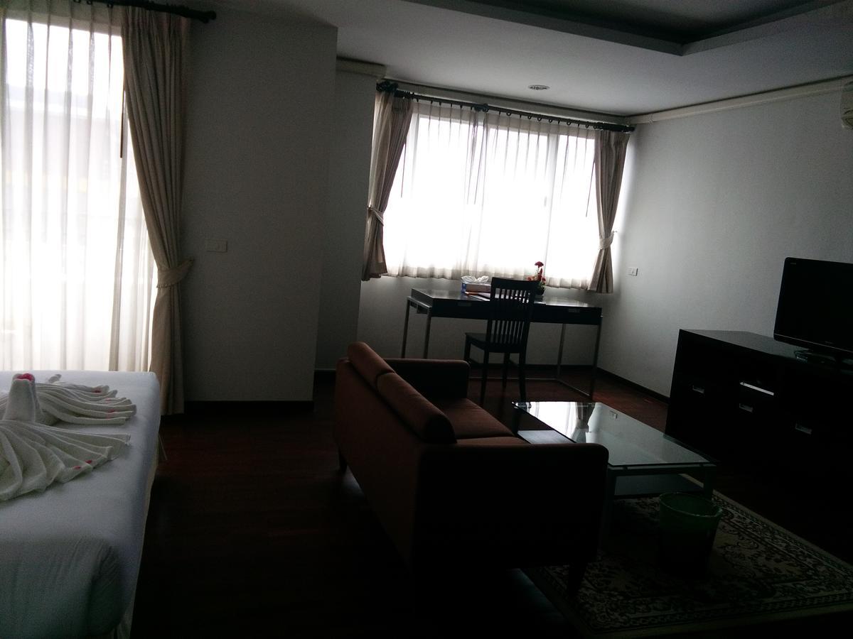 The Park 304 Executive Serviced Apartment Si Maha Phot Екстериор снимка