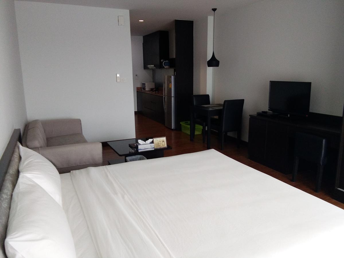 The Park 304 Executive Serviced Apartment Si Maha Phot Екстериор снимка